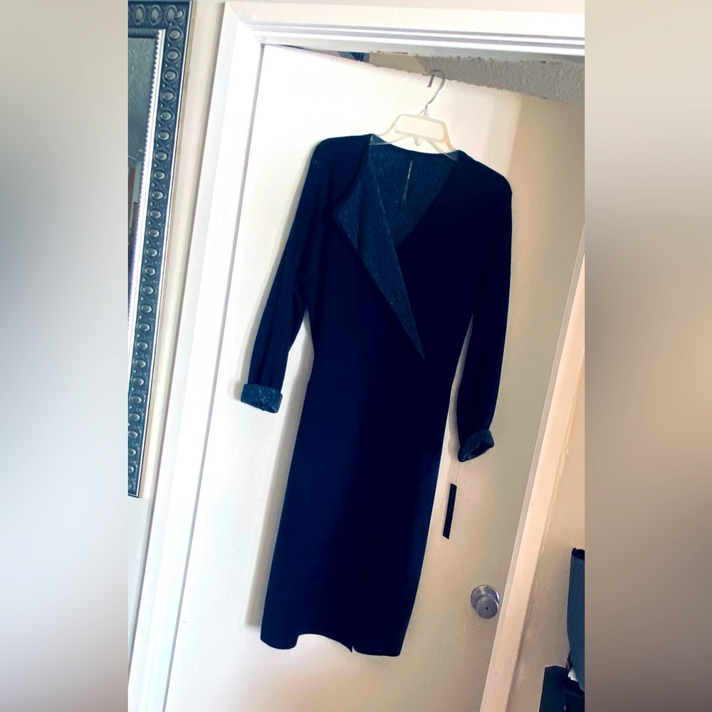 Att: Coolweather shoppers! Stunning Navy knit classic wrapdress w Glittertrim